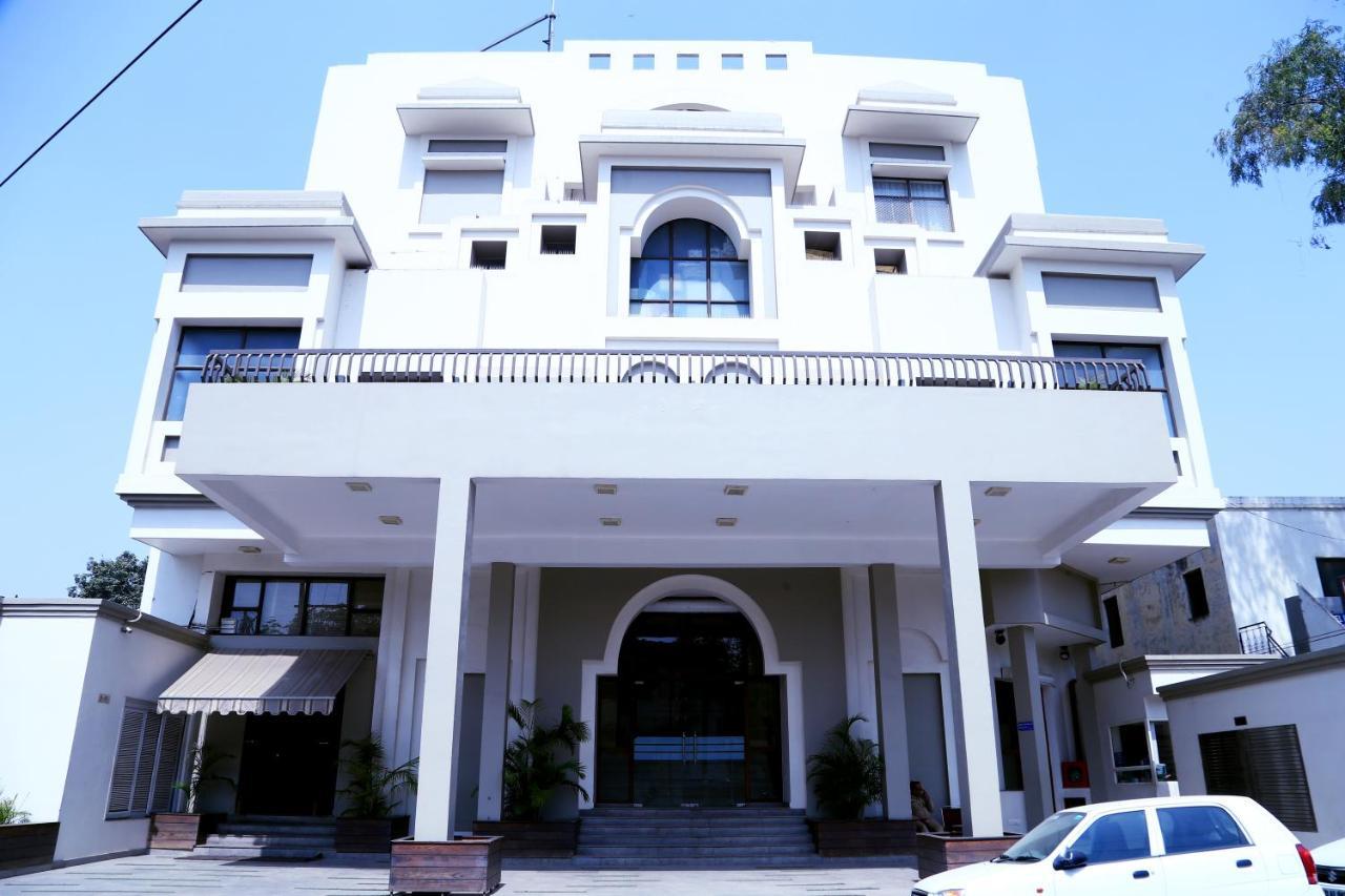 Hotel Rajmahal Moradabad Zewnętrze zdjęcie